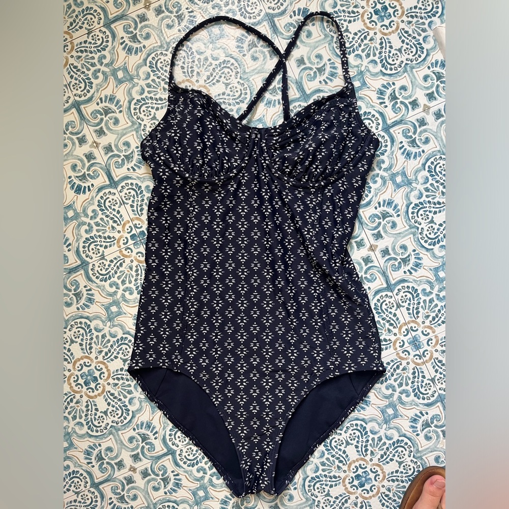 Athleta swimsuit 34 B/C